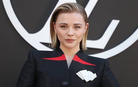 Chloë Grace Moretz comes out as a 'gay woman' in Harris 